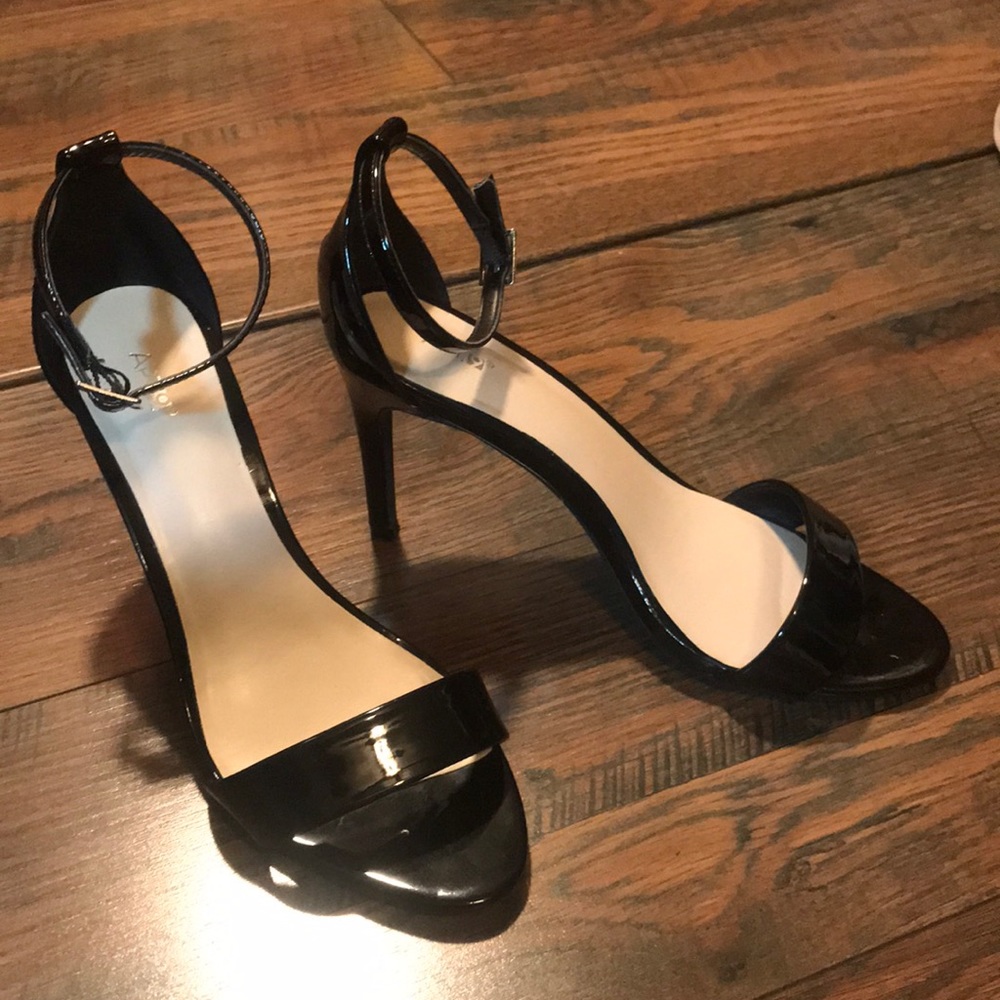 Apt 9 strappy little heels - 8.5